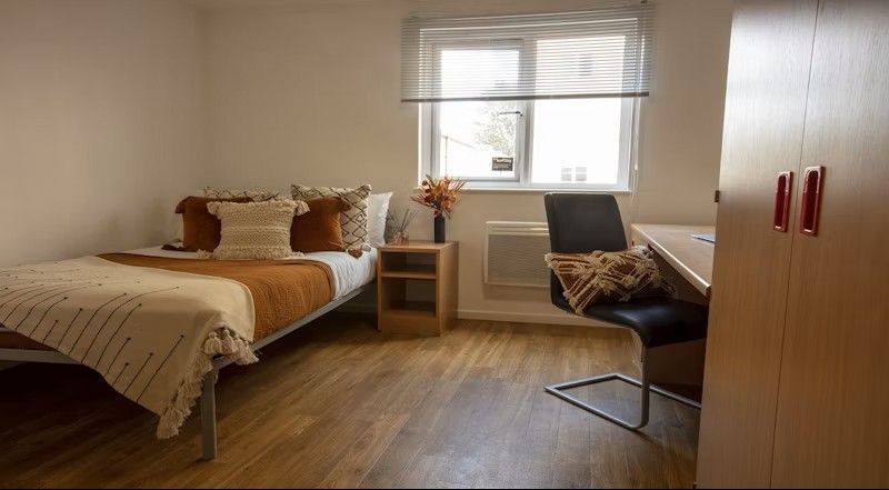Bronze Ensuite (UOG)